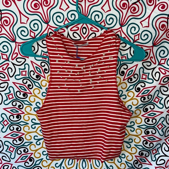 Zara Tops - Zara crop top woth pearls